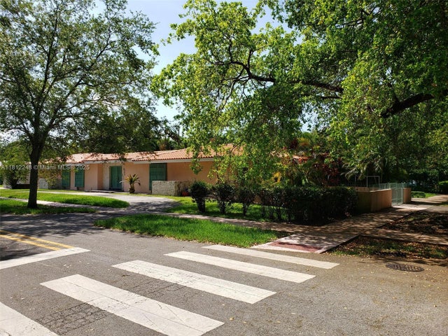 3 of 13 - 1240 La Mancha Ave, Coral Gables, FL