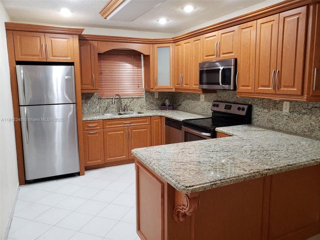 4 of 13 - 1240 La Mancha Ave, Coral Gables, FL