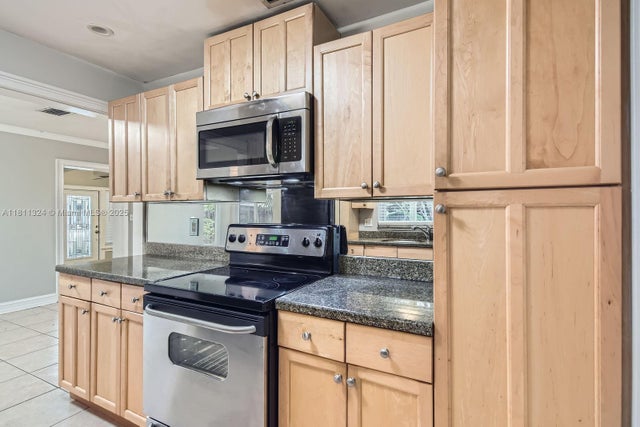 5 of 22 - 3600 Sw 2nd St, Fort Lauderdale, FL