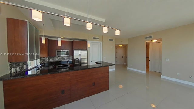4 of 43 - 1607 Ponce De Leon Blvd 12e, Coral Gables, FL