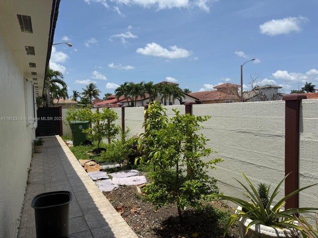 5 of 27 - 3297 W 70th St, Hialeah, FL