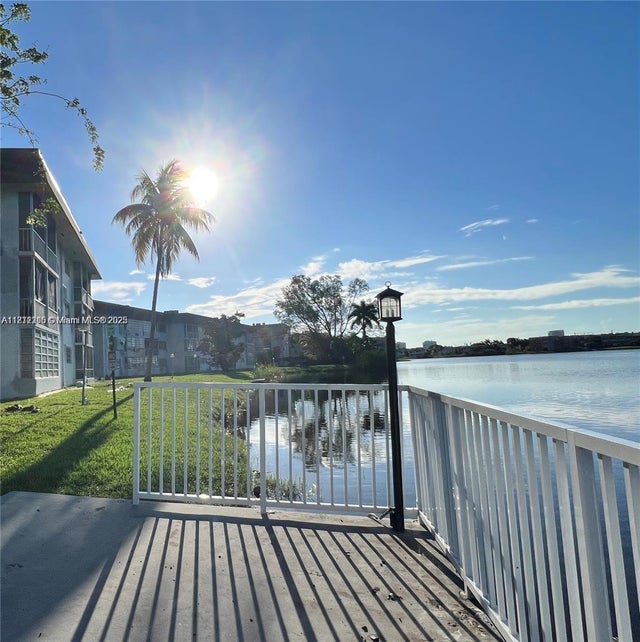 2 of 23 - 1530 Ne 191st St 205, Miami, FL