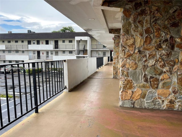 3 of 23 - 1530 Ne 191st St 205, Miami, FL