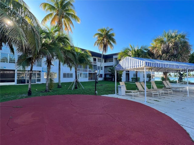 5 of 23 - 1530 Ne 191st St 205, Miami, FL