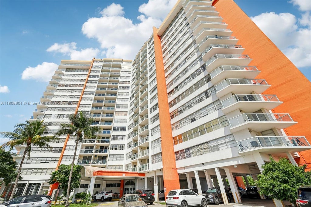 1351 Ne Miami Gardens Dr 1111e, Miami