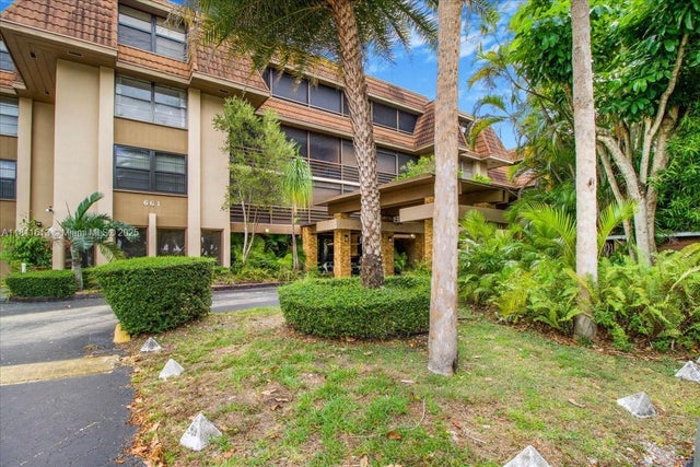 1 of 46 - 661 Ne 195th St 105, Miami, FL