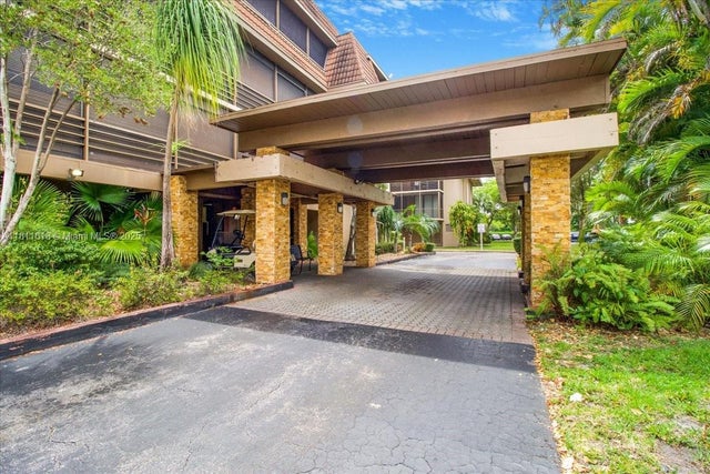 3 of 46 - 661 Ne 195th St 105, Miami, FL