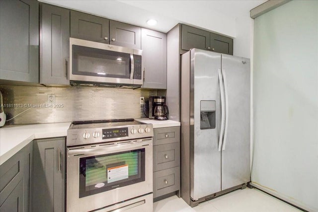 5 of 46 - 661 Ne 195th St 105, Miami, FL