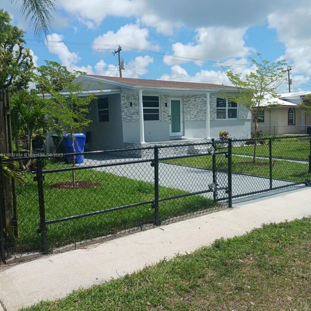 1 of 12 - 6421 Allen St, Hollywood, FL
