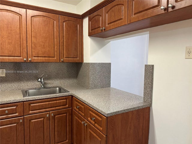 2 of 22 - 1130 11th St 4j, Miami Beach, FL