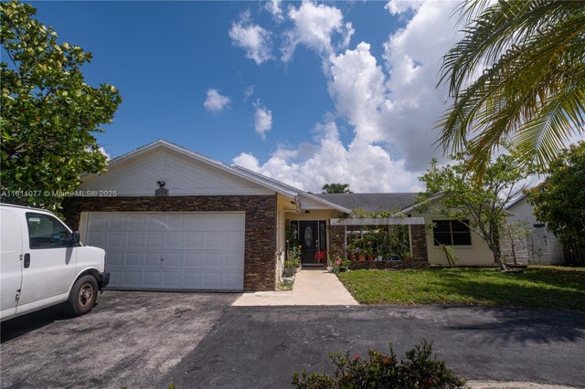 5 of 28 - 8521 Nw 53rd St, Lauderhill, FL