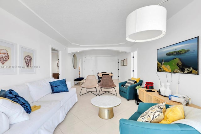 5 of 36 - 5701 Collins Ave 712, Miami Beach, FL