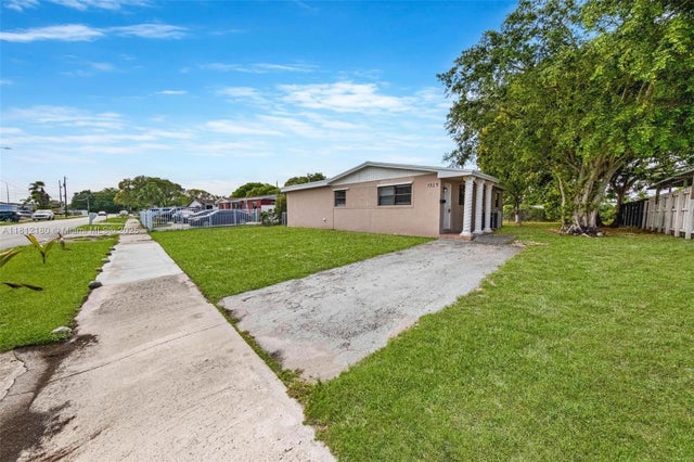 2 of 43 - 3515 Nw 205th St, Miami Gardens, FL