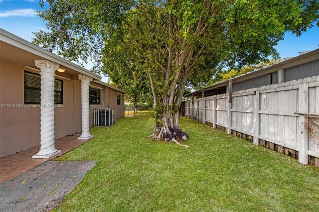 5 of 43 - 3515 Nw 205th St, Miami Gardens, FL