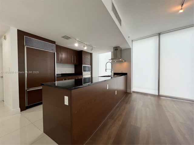 3 of 22 - 495 Brickell Ave 1710, Miami, FL