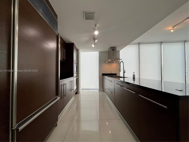 4 of 22 - 495 Brickell Ave 1710, Miami, FL