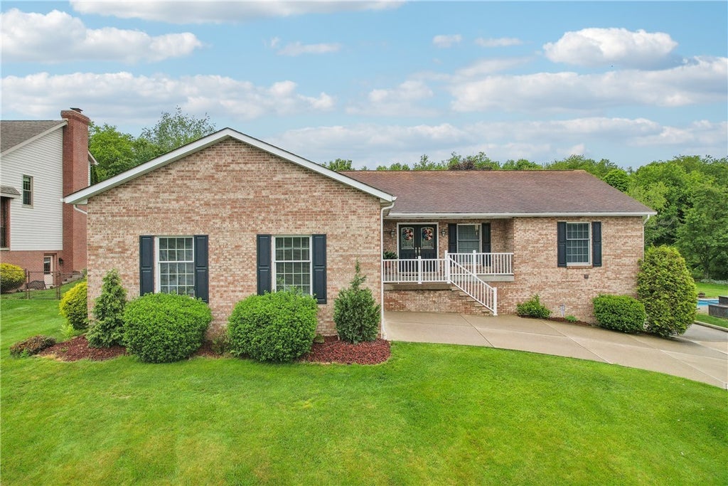 108 Covington Drive, Center