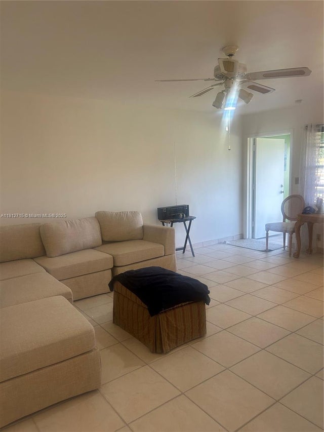 3 of 7 - 5300 Washington St F215, Hollywood, FL