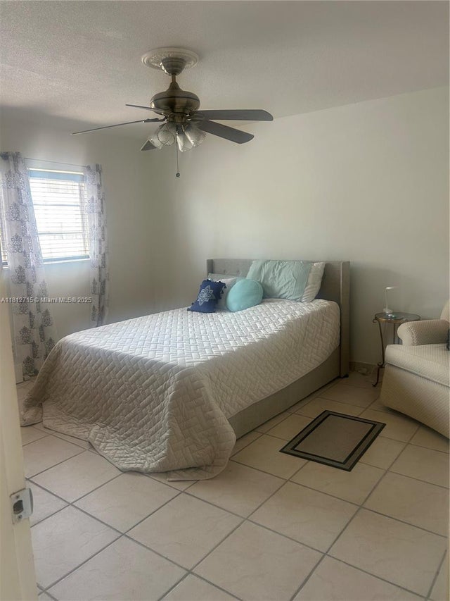 4 of 7 - 5300 Washington St F215, Hollywood, FL