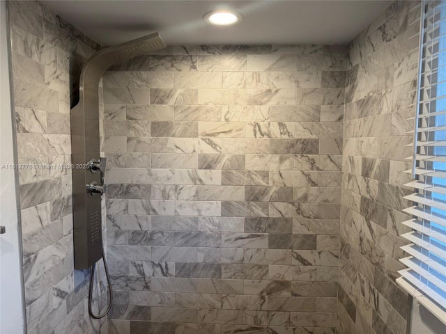 5 of 25 - 8951 Sunrise Lakes Blvd 108, Sunrise, FL