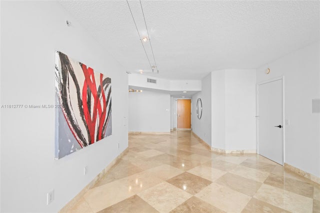 5 of 26 - 21055 Yacht Club Dr 2104, Aventura, FL