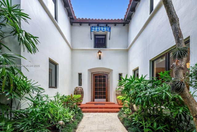 4 of 32 - 56 S Hibiscus Dr, Miami Beach, FL