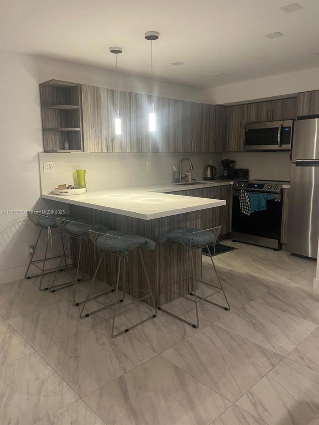 2 of 10 - 2145 Pierce St 422, Hollywood, FL