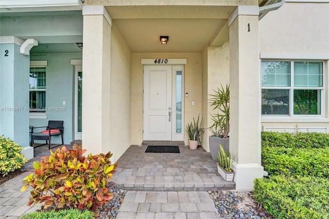 4 of 46 - 4810 Eucalyptus Dr 1, Hollywood, FL