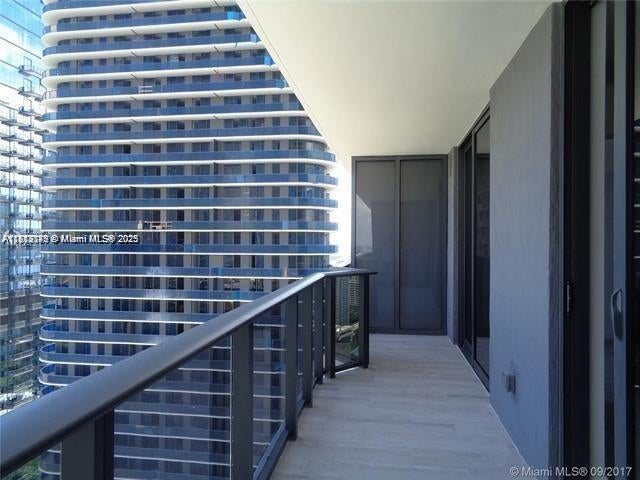 3 of 34 - 45 Sw 9th St 2709, Miami, FL