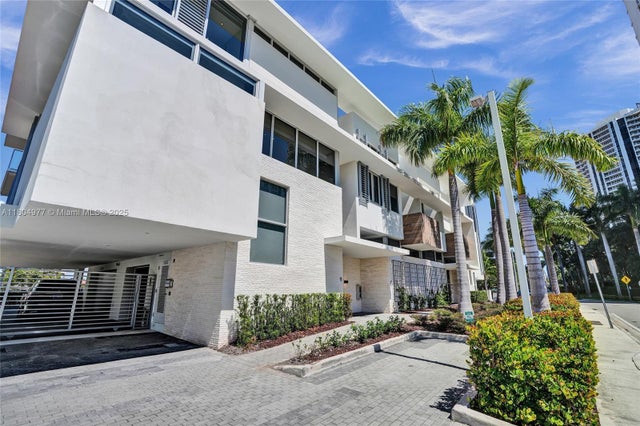 2 of 62 - 3750 Yacht Club Dr Th1, Aventura, FL