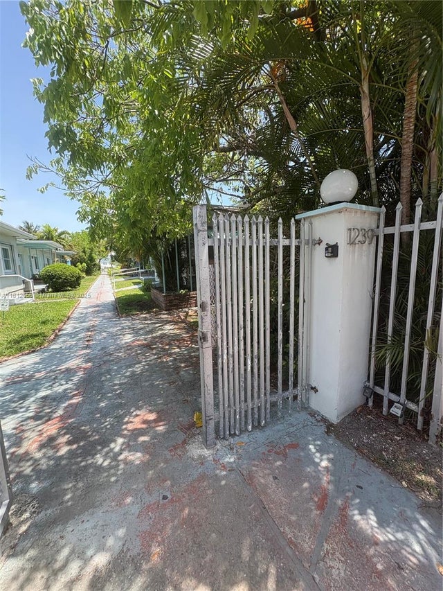3 of 12 - 1239 Marseille Dr 7, Miami Beach, FL