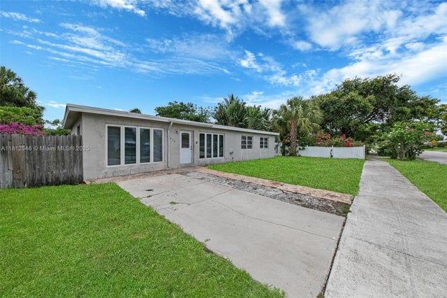 3 of 35 - 610 Snowden Dr, Lake Worth, FL