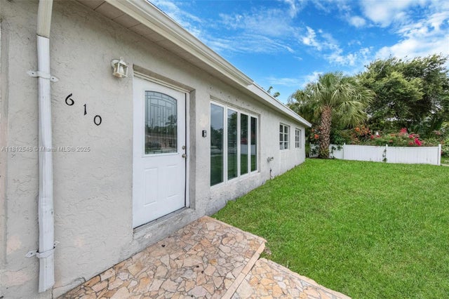 5 of 35 - 610 Snowden Dr, Lake Worth, FL