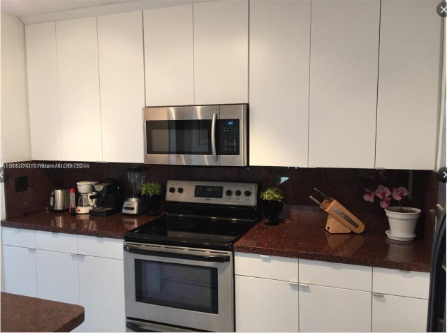 2 of 8 - 759 85th St, Miami Beach, FL