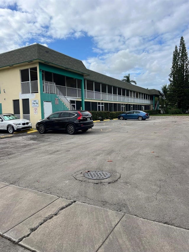 2 of 25 - 2905 Pierce St 7, Hollywood, FL