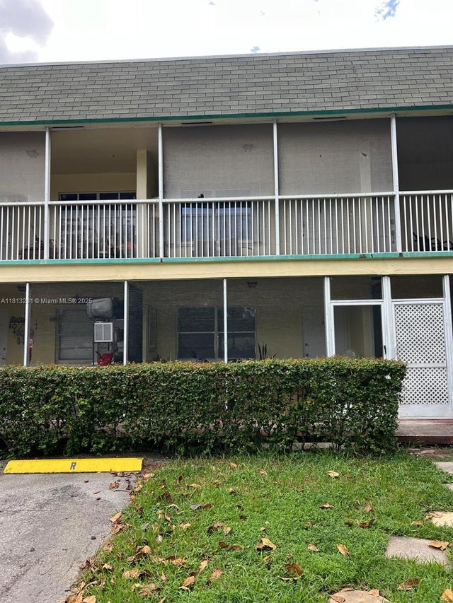 4 of 25 - 2905 Pierce St 7, Hollywood, FL