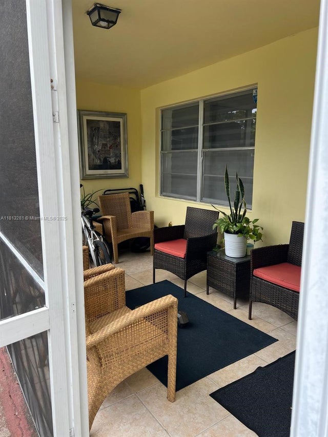 5 of 25 - 2905 Pierce St 7, Hollywood, FL