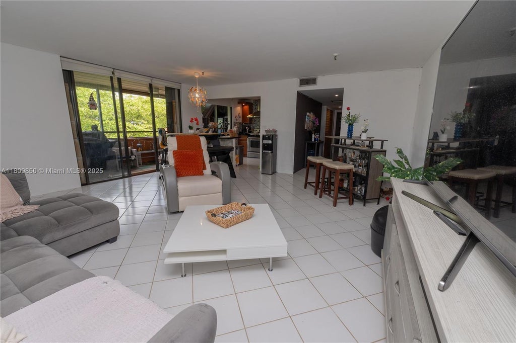 665 Ne 195th St 419, Miami