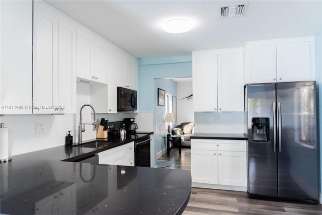 3 of 30 - 3134 Carter St, Miami, FL