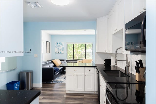 5 of 30 - 3134 Carter St, Miami, FL