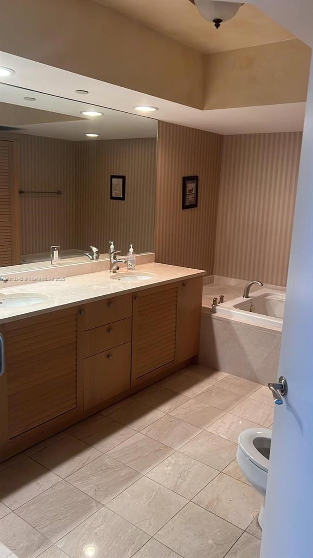 2 of 6 - 16500 Collins Ave 652, Sunny Isles Beach, FL