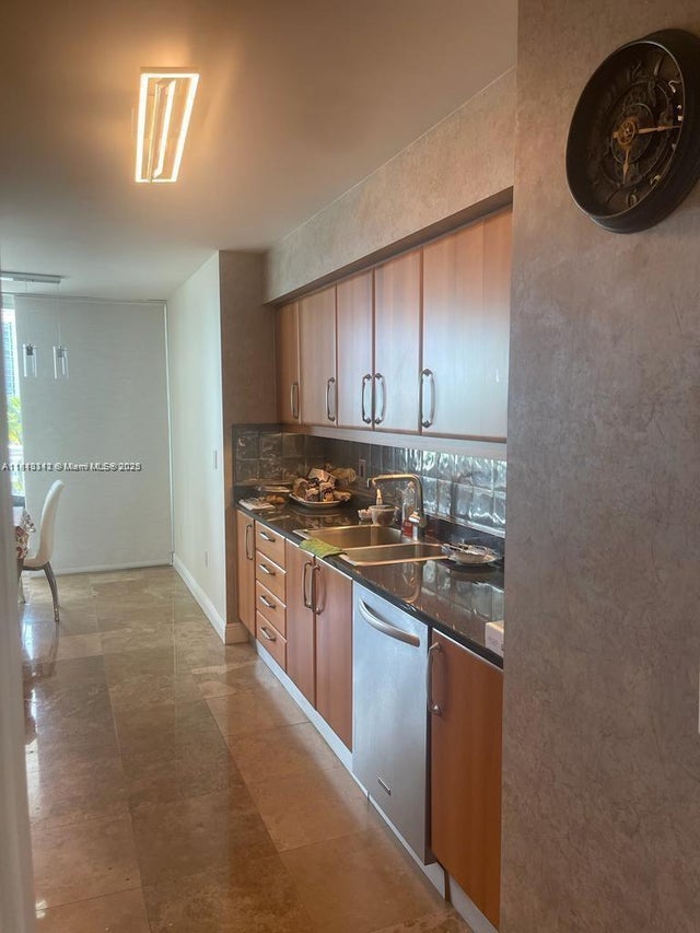 3 of 6 - 16500 Collins Ave 652, Sunny Isles Beach, FL