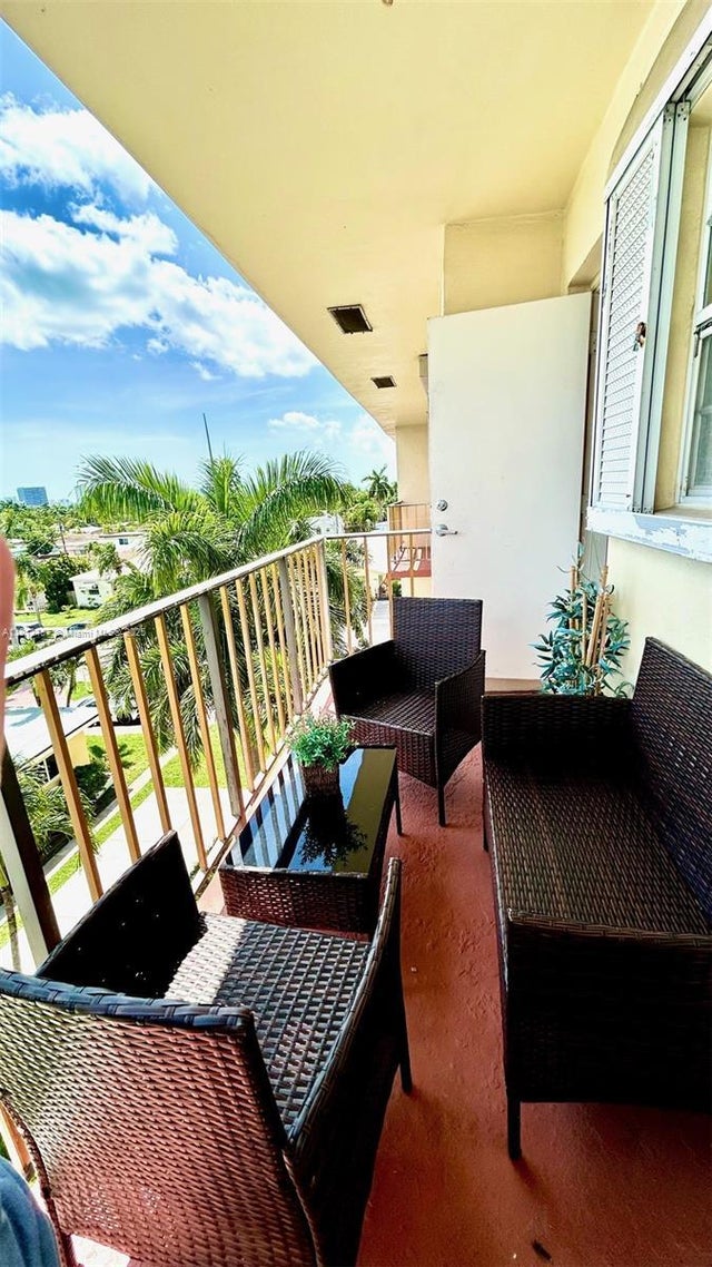 1 of 8 - N/A, Hollywood, FL