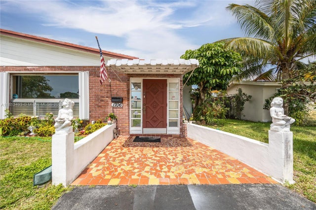 2 of 42 - 1706 N 45th Ave, Hollywood, FL