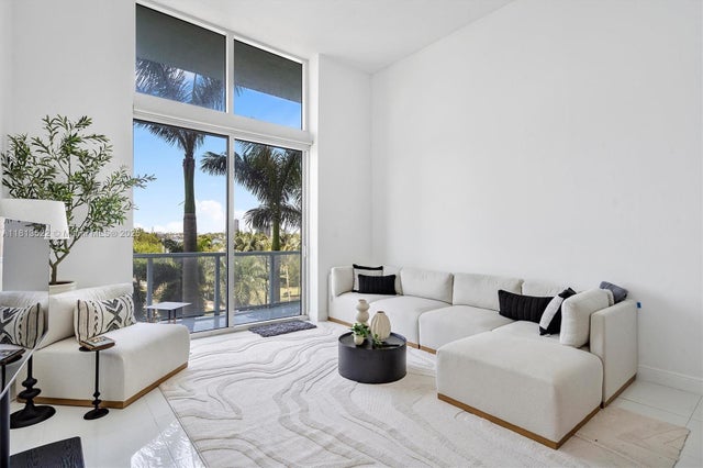 1 of 31 - 1900 N Bayshore Dr 603, Miami, FL