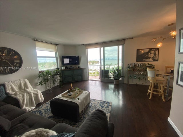 5 of 11 - 6900 Bay Dr 10d, Miami Beach, FL