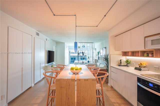 10250 Collins Avenue 211, Bal Harbour