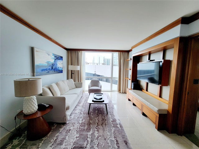 6801 Collins Ave 517, Miami Beach