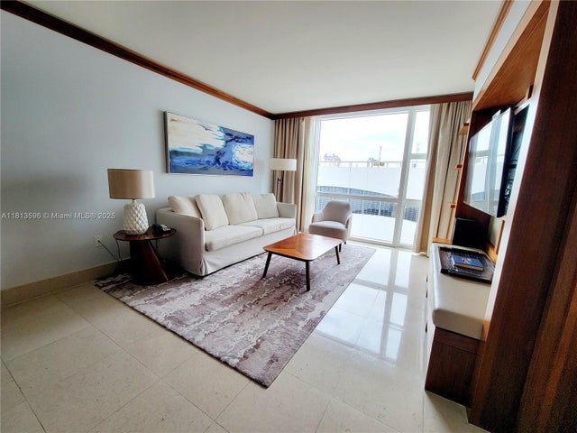 3 of 36 - 6801 Collins Ave 517, Miami Beach, FL