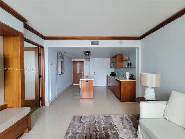 4 of 36 - 6801 Collins Ave 517, Miami Beach, FL